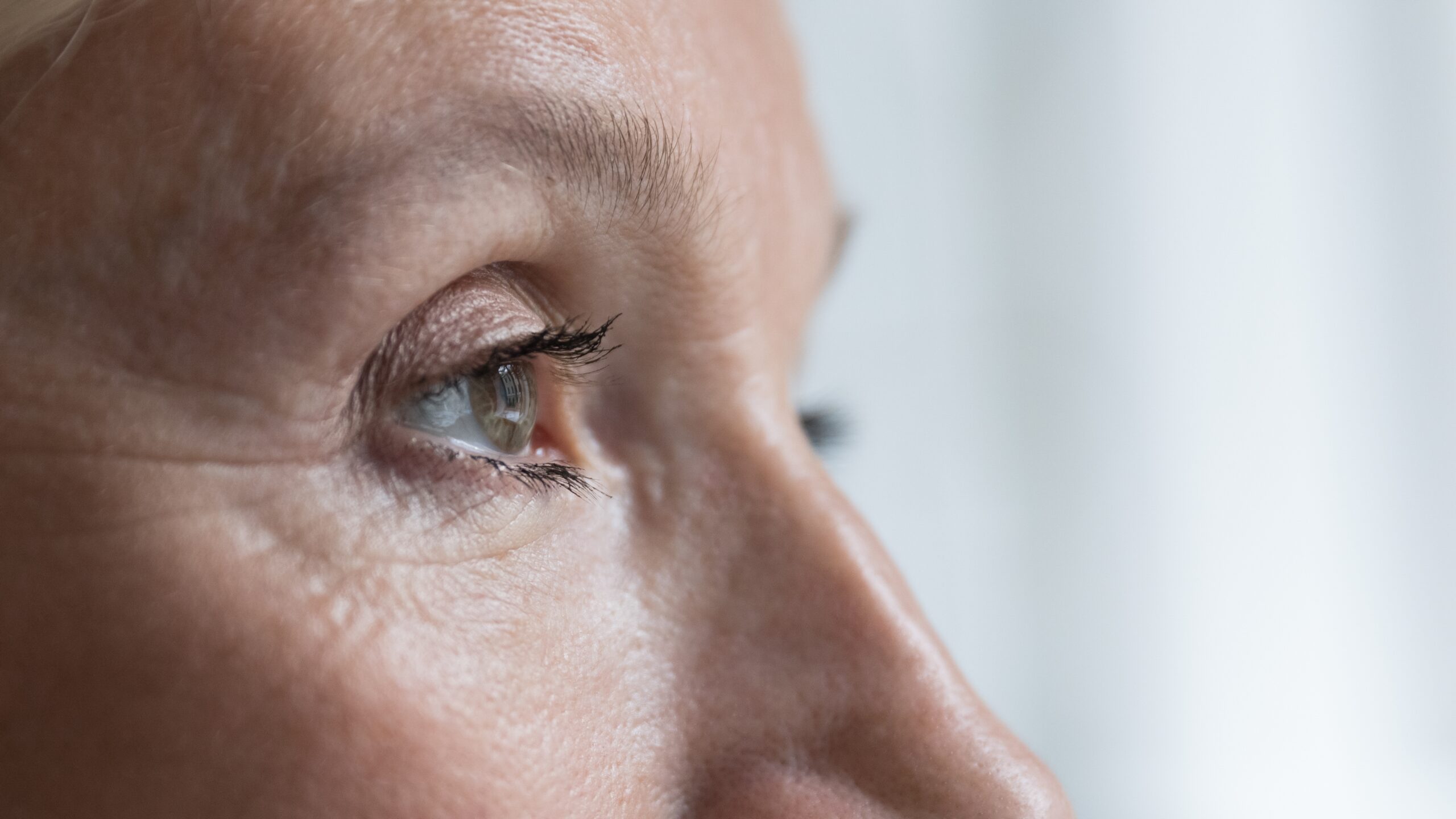 Blefaroplastia com Agnes: A Tecnologia de Eletrocirurgia que Transforma a Cirurgia de Pálpebras
