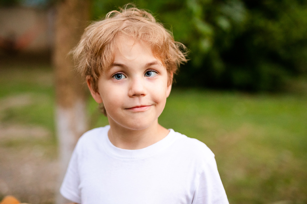 Estrabismo convergente pode ser causado pela hipermetropia infantil. Saiba como tratar.