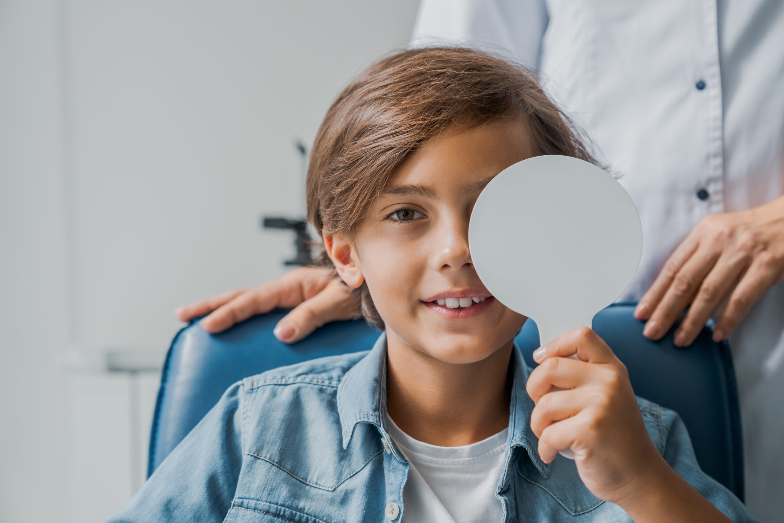 Criança e lentes de contato: entenda quando seu uso é necessário