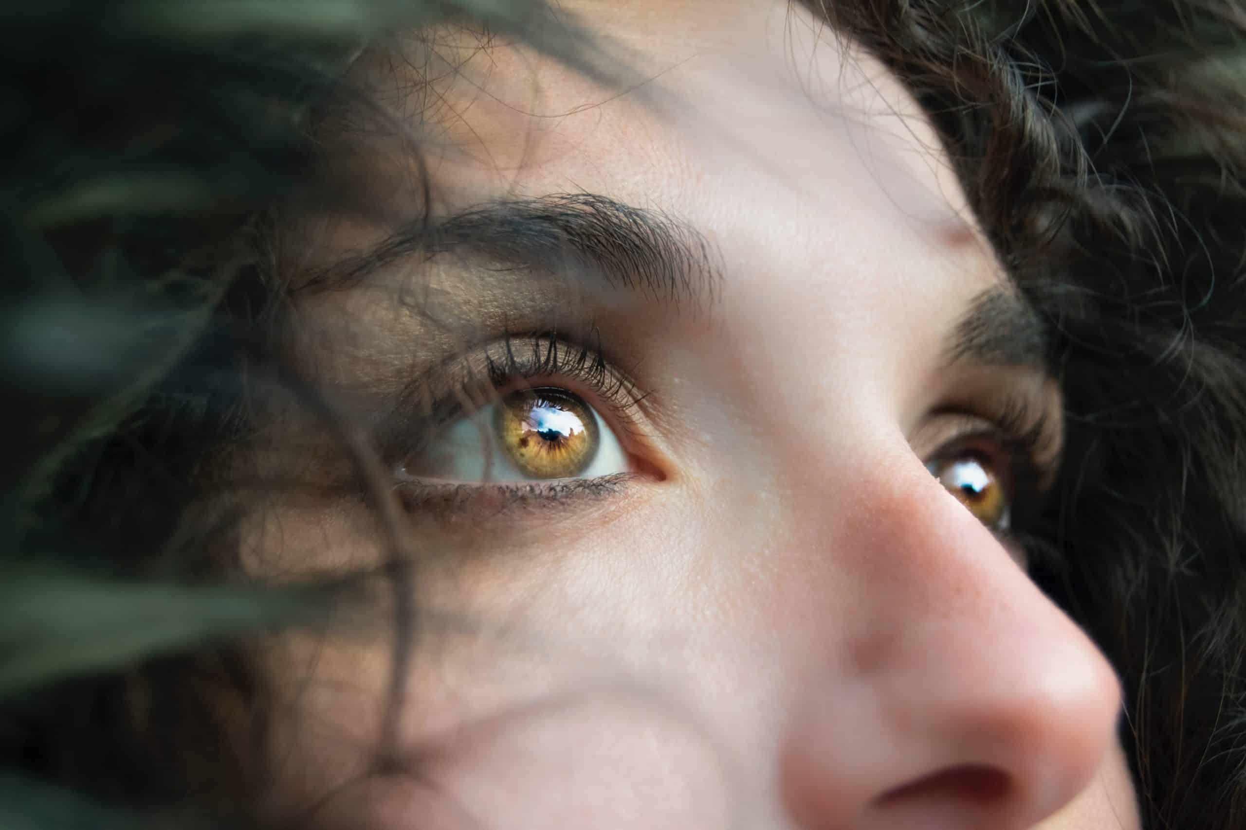 Tendências de beleza que podem afetar a saúde dos olhos dos pacientes
